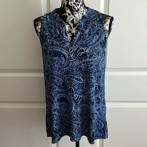 👁️3/$15 SM/MED STRETCHY BLUE AND WHITE FIGURED TANK TOP IN EXCELLENT CONDITION